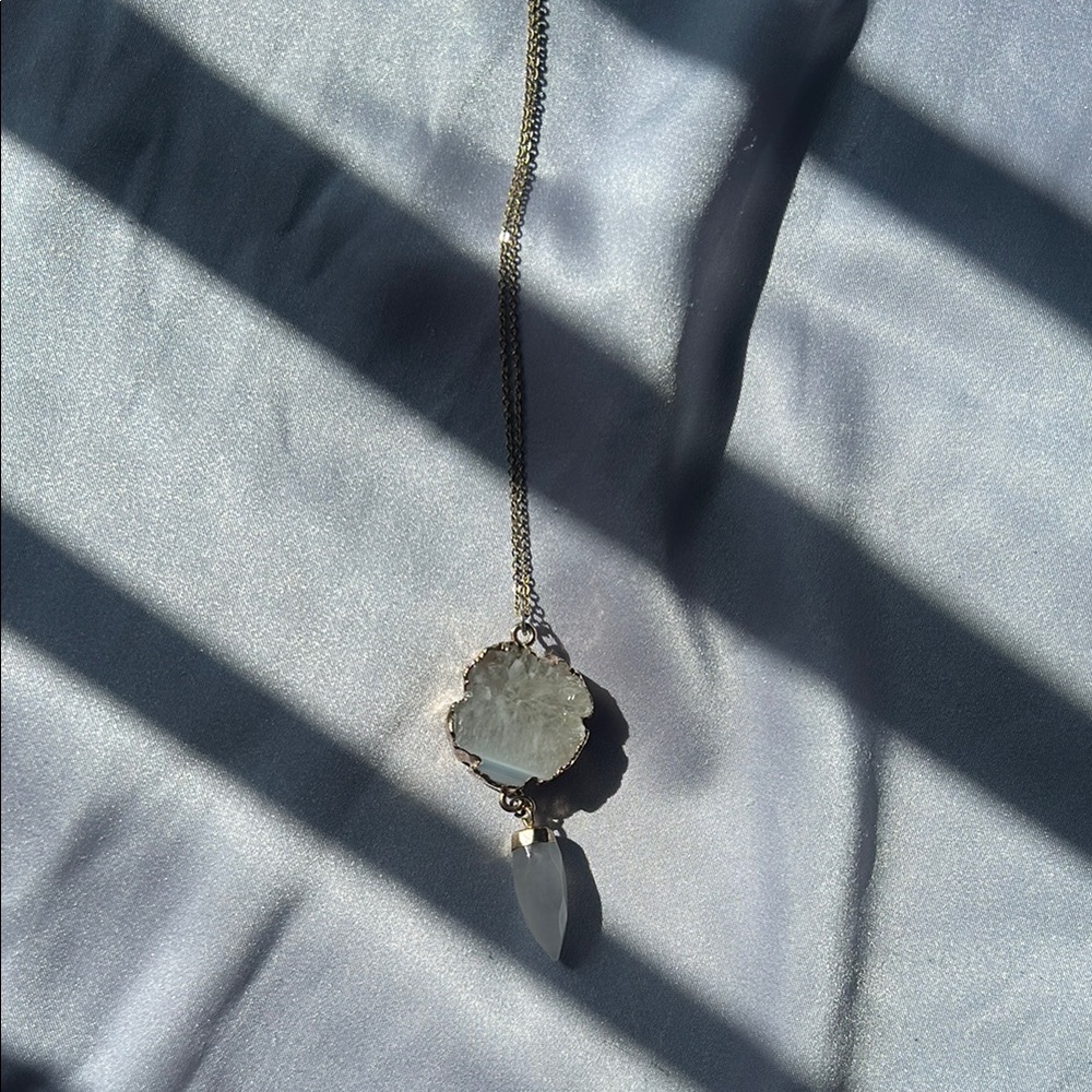 Elegant Gold Agate and Clear Quartz Pendant Necklace
